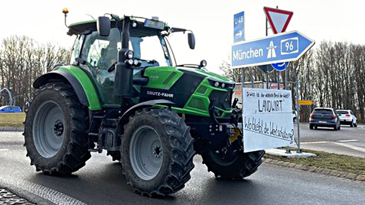 Bauern demonstrieren an Autobahnen in ganz Bayern
