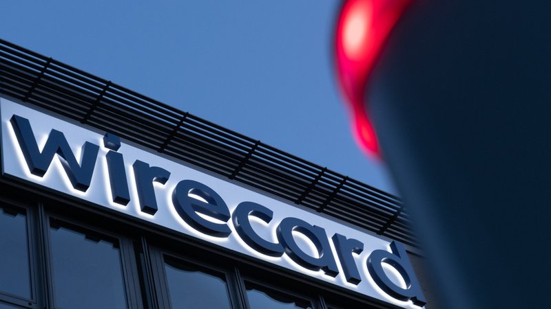 Bayern, Aschheim: Das Wirecard-Logo ist am damaligen Hauptsitz des ehemaligen Zahlungsdienstleisters zu sehen. | Bild: dpa-Bildfunk/Peter Kneffel Bayern, Aschheim: Das Wirecard-Logo ist am damaligen Hauptsitz des ehemaligen Zahlungsdienstleisters zu sehen.