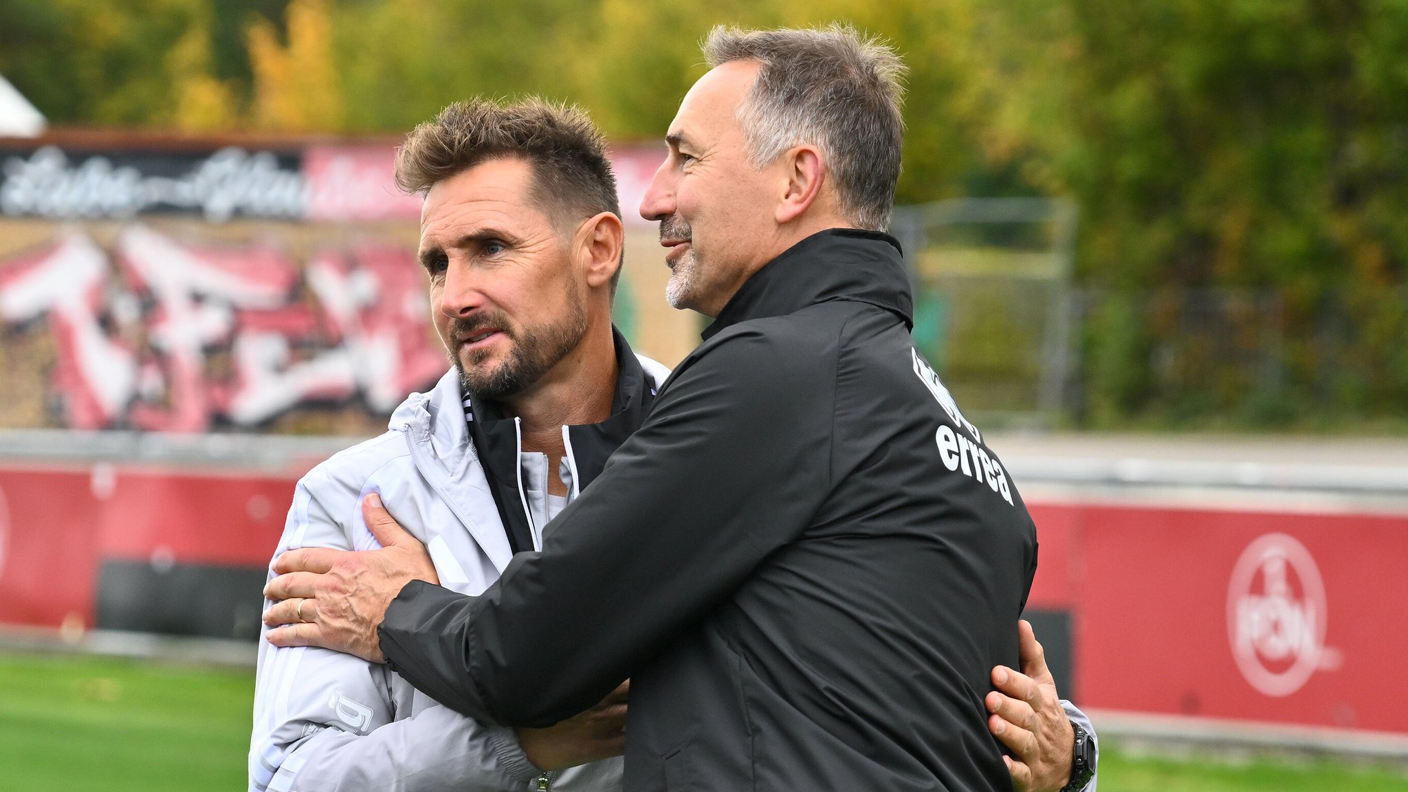 Miroslav Klose und Achim Beierlorzer | Bild: picture alliance / Sportfoto Zink / Wolfgang Zink Miroslav Klose und Achim Beierlorzer