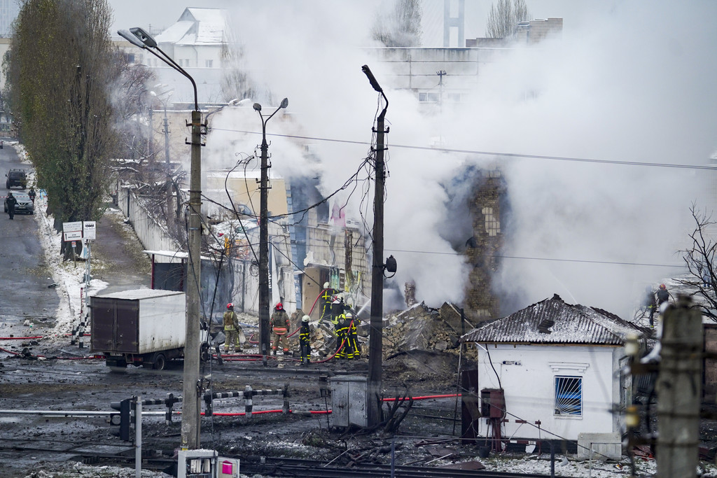 Kiew am 23.11.2022: Zerstörte Häuser, beschädigte Leitungen