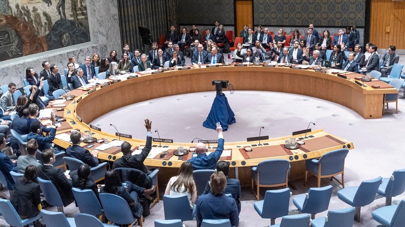 Das mächtigste UN-Gremium mit 15 Ratsmitgliedern stimmte in New York für eine moskaufreundliche Ukraine-Resolution der US-Regierung. | Bild: pa/dpa/Lev Radin Das mächtigste UN-Gremium mit 15 Ratsmitgliedern stimmte in New York für eine moskaufreundliche Ukraine-Resolution der US-Regierung.