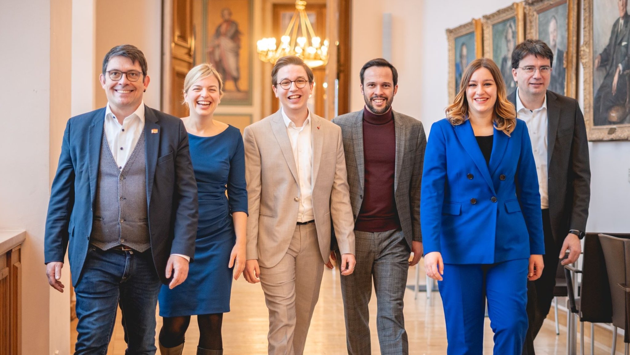 Einige Mitglieder des Bündnisses "Vote16" v.l.n.r.: Matthias Fack (BJR), Katharina Schulze (GRÜNE), Franz Wacker (KLJB), Martin Hagen (FDP), Maria Hörtrich (Junge Freie Wähler), Florian v. Brunn (SPD)