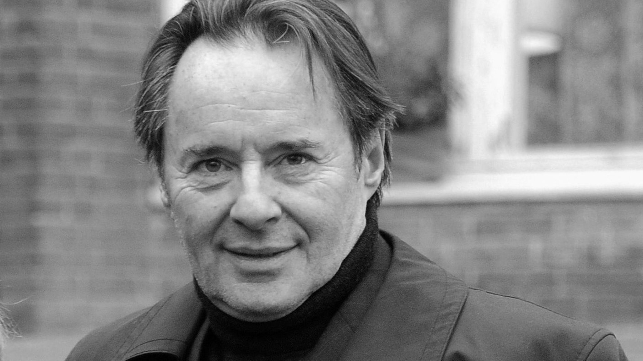 Schauspieler Uwe Kockisch am Set zur zweiten Staffel der ARD-Serie Weissensee (Archivbild vom 17.11.2011).