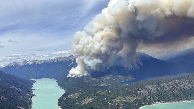 Waldbrände in der Nähe des Downton Lake im südlichen Teil von British Columbia