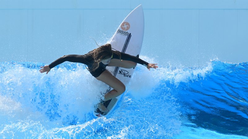 Camilla Kemp in der Surftown München | Bild: dpa/picture-alliance Camilla Kemp in der Surftown München