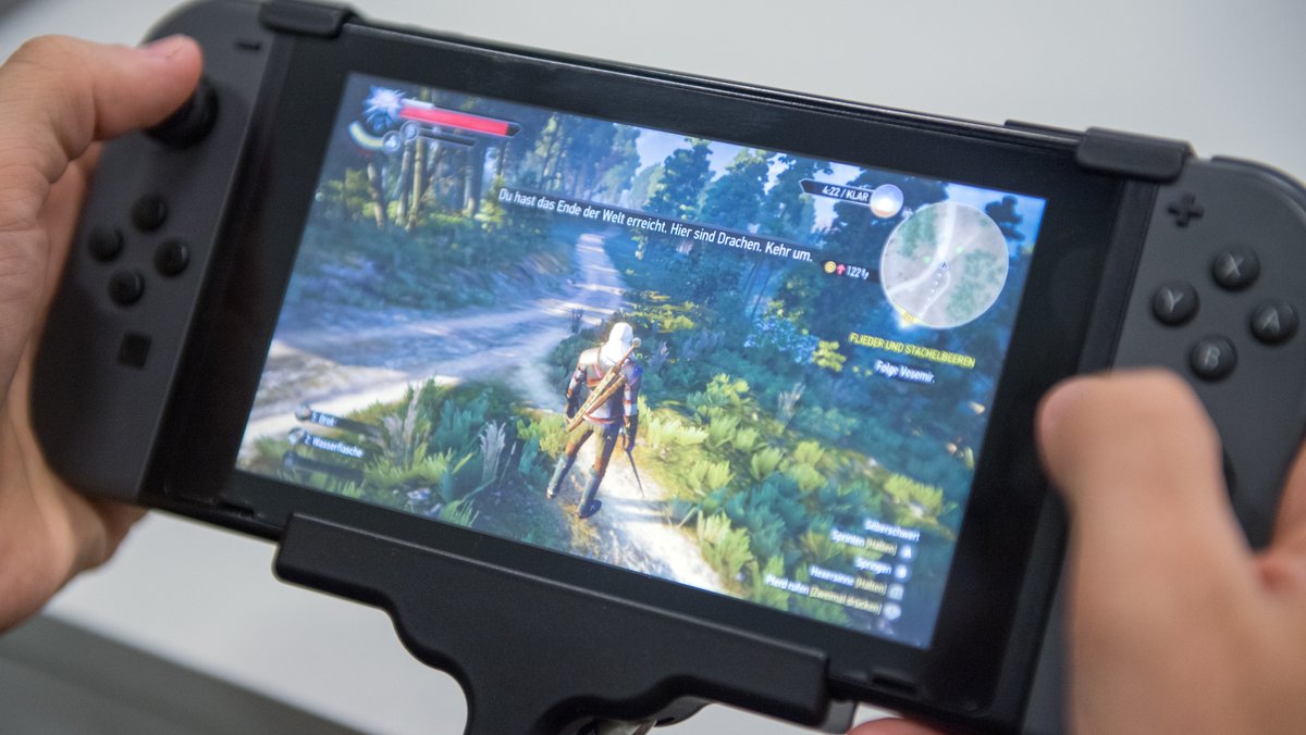 Test von "Witcher 3" 2019 auf der Gamescom in Koeln  auf der Nintendo Switch Konsole