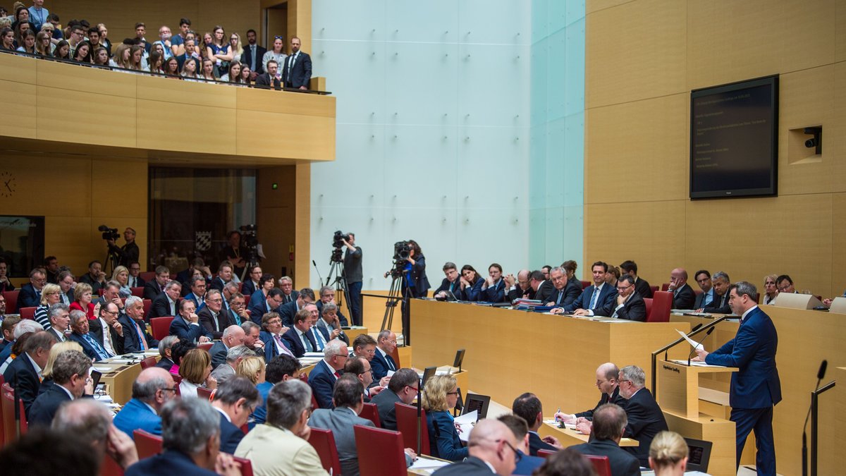 Regierungsbefragungen: Ein Mittel für mehr Debatten im Landtag?