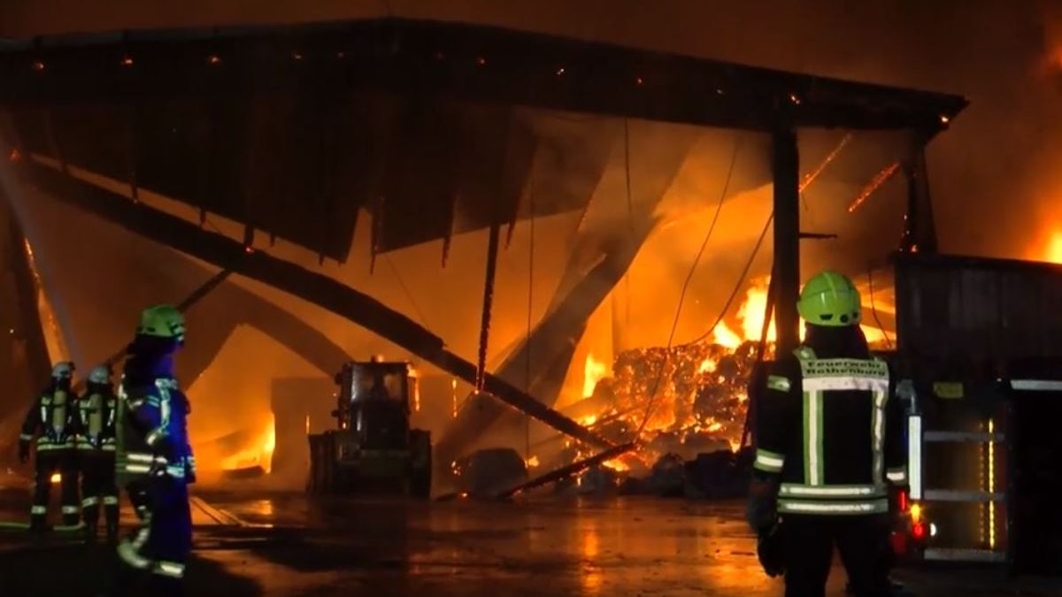 Nach Brand In Rothenburg Loscharbeiten Dauern Ubers Wochenende Br24