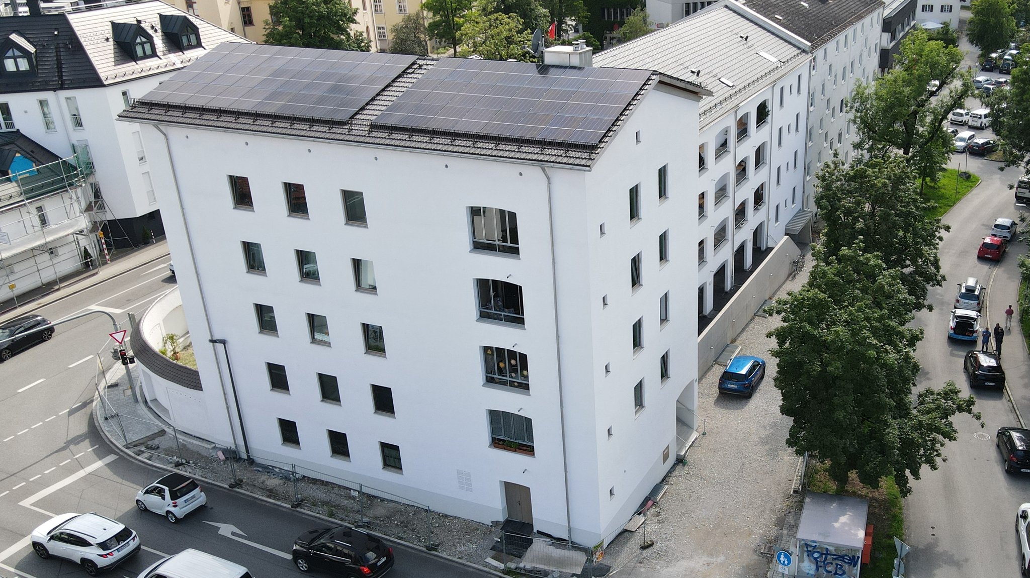 Großes Mehrfamilienhaus der Genossenschaft MARO in Wolfratshausen