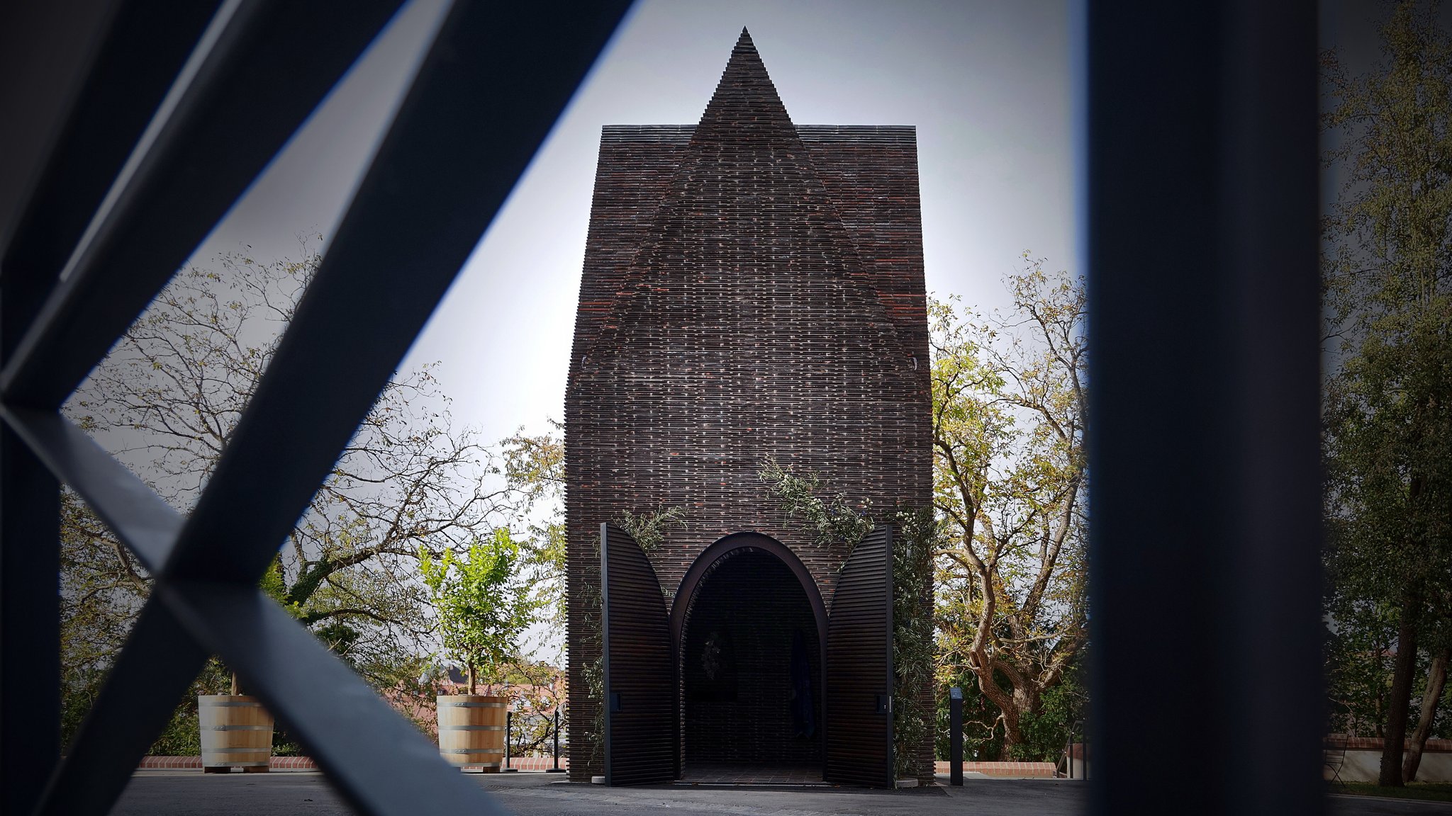 Für "Mary's Mantel Chapel" haben die Architekten Christian und Peter Brückner mit der Künstlerin Kiki Smith zusammengearbeitet. 