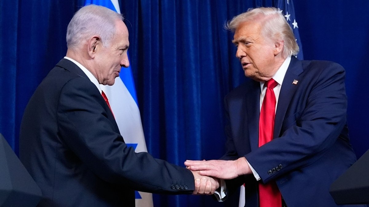 ARCHIV - 29.12.2025, USA, Palm Beach: US-Präsident Trump empfängt Israels Ministerpräsident Netanjahu