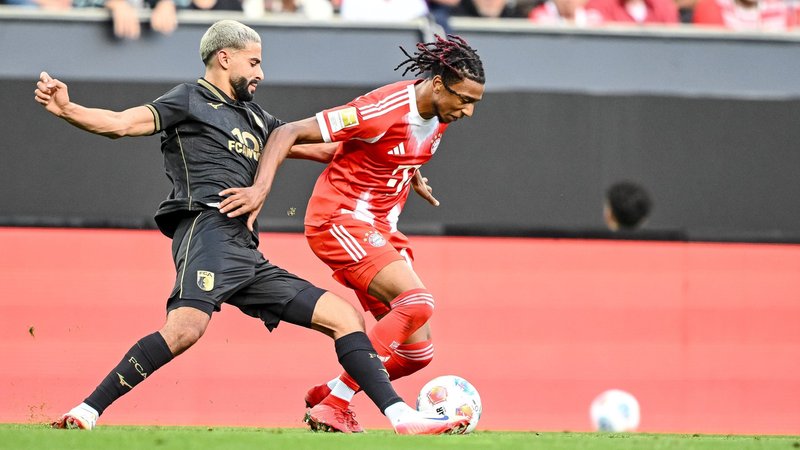 Spielszene FC Augsburg - FC Bayern München | Bild: picture-alliance/dpa Spielszene FC Augsburg - FC Bayern München