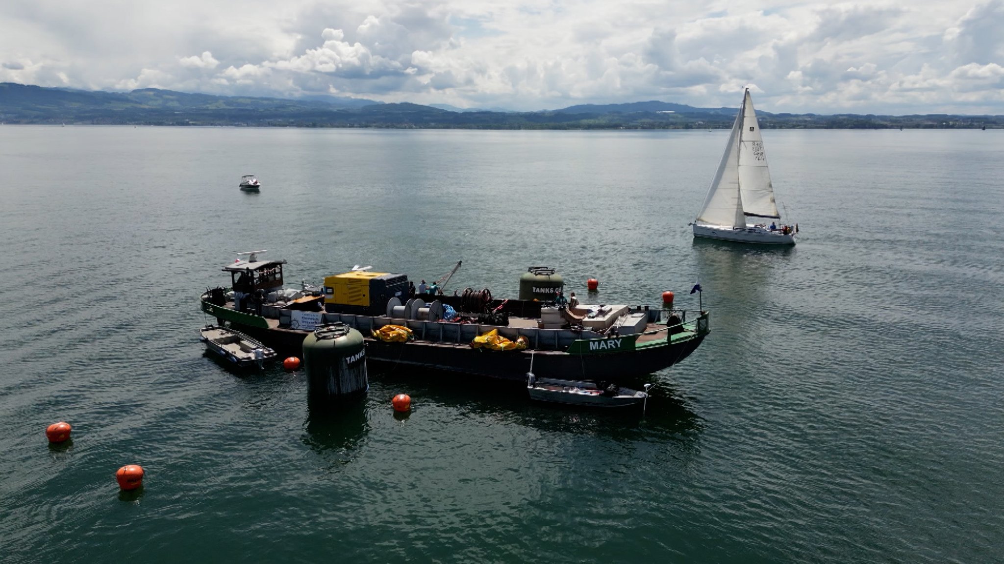 Auf dem Bodensee wird erneut versucht das Wrack der "Säntis" vom Seegrund anzuheben.