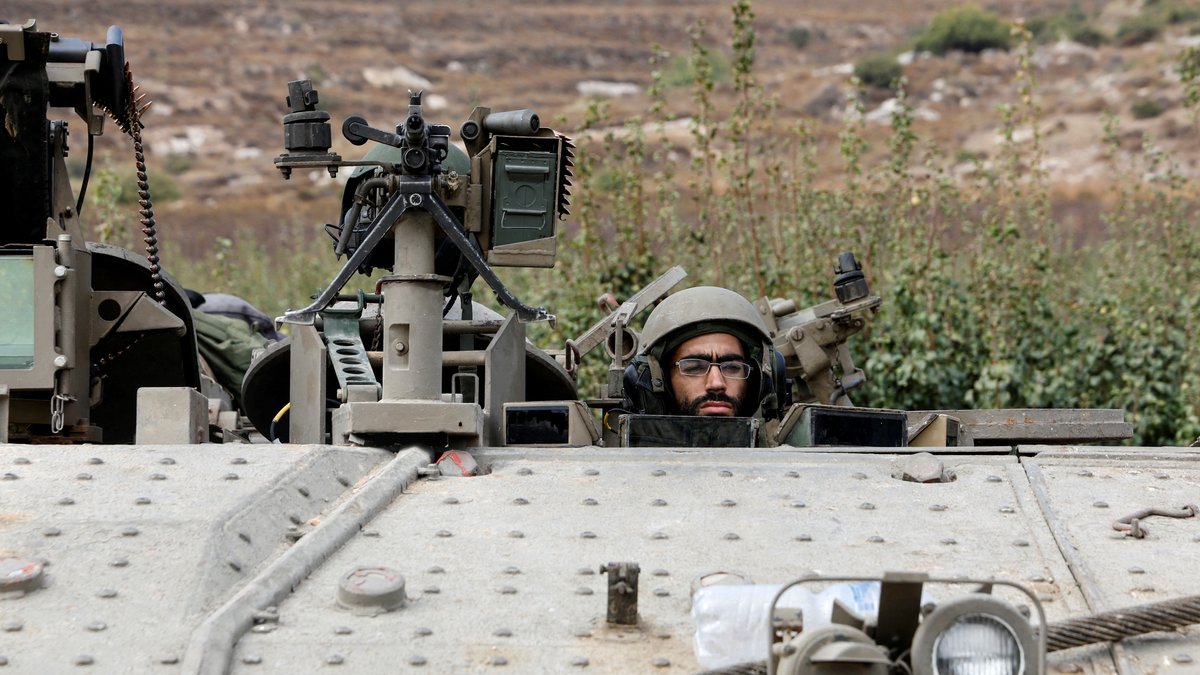 Israelischer Soldat observiert die Umgebung (Symbolbild)