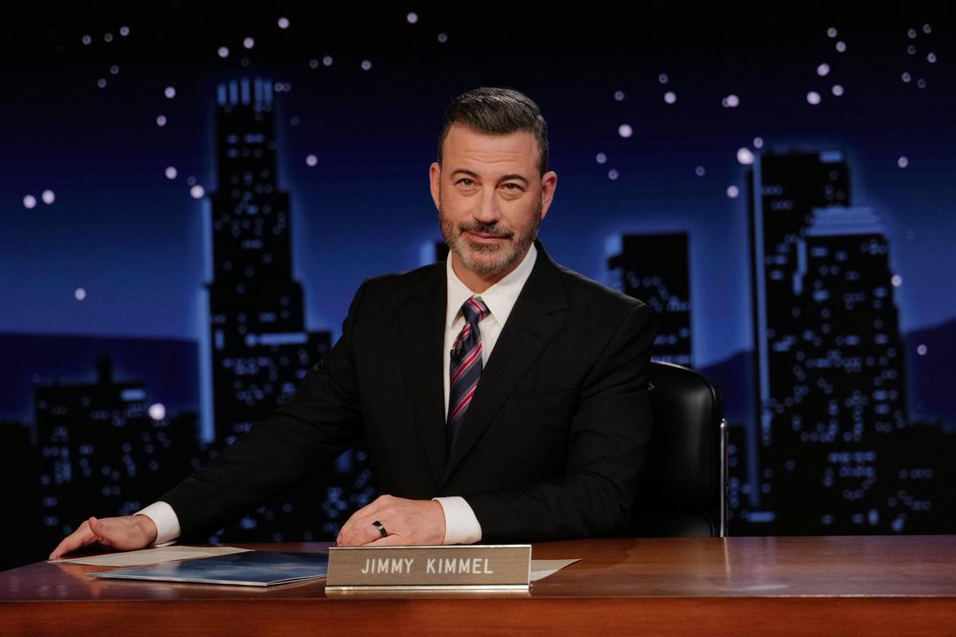 Dieses von Disney veröffentlichte Bild zeigt Jimmy Kimmel bei der Moderation seiner Late Night Show "Jimmy Kimmel Live!".