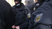 Archivbild: Polizeieinsatz in Dresden  | Bild:picture alliance / ZB | TINO PLUNERT