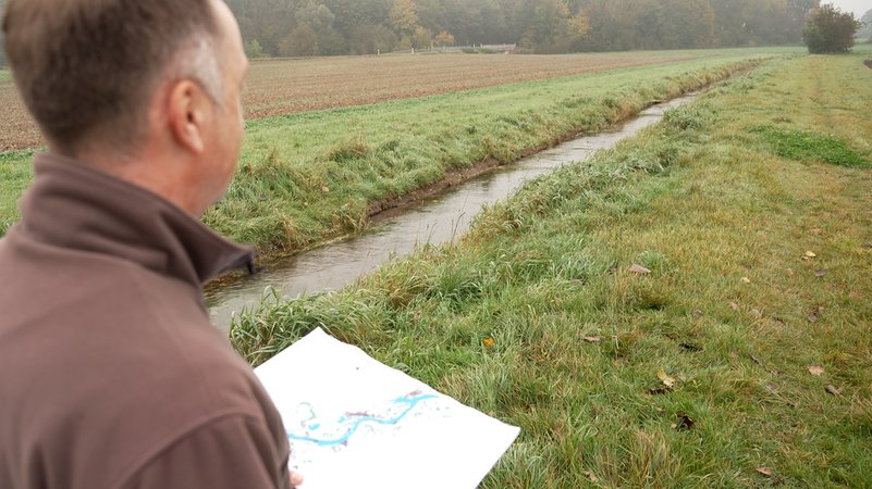 Der begradigte Mühlbach | Bild: Florian Regensburger/BR Der begradigte Mühlbach