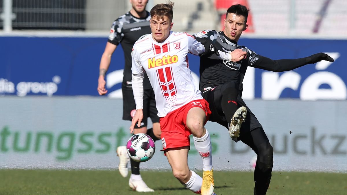 2 Liga Jahn Regensburg Teilt Sich Mit Dusseldorf Die Punkte Br24