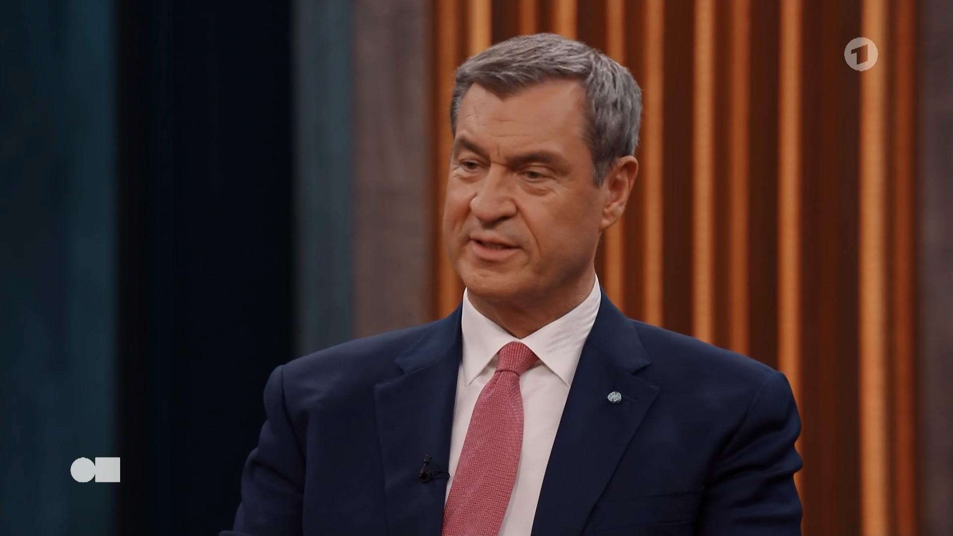 Ministerpräsident Markus Söder tritt nun wieder glattrasiert auf.