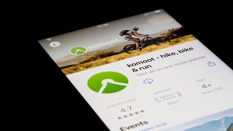 Wander-App Komoot wird verkauft – Mitarbeiter haben Sorgen | Bild: picture alliance / imageBROKER | Christopher Tamcke Wander-App Komoot wird verkauft – Mitarbeiter haben Sorgen
