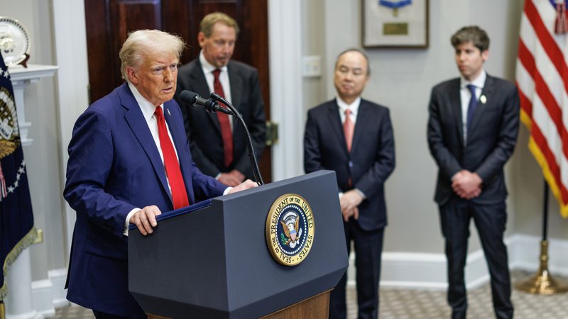 500 Milliarden für neue Rechenzentren: US-Präsident Trump kündigt gemeinsam mit KI-Unternehmern das Projekt "Stargate" an | Bild: picture alliance / Captital Pictures | RS/MPI 500 Milliarden für neue Rechenzentren: US-Präsident Trump kündigt gemeinsam mit KI-Unternehmern das Projekt "Stargate" an