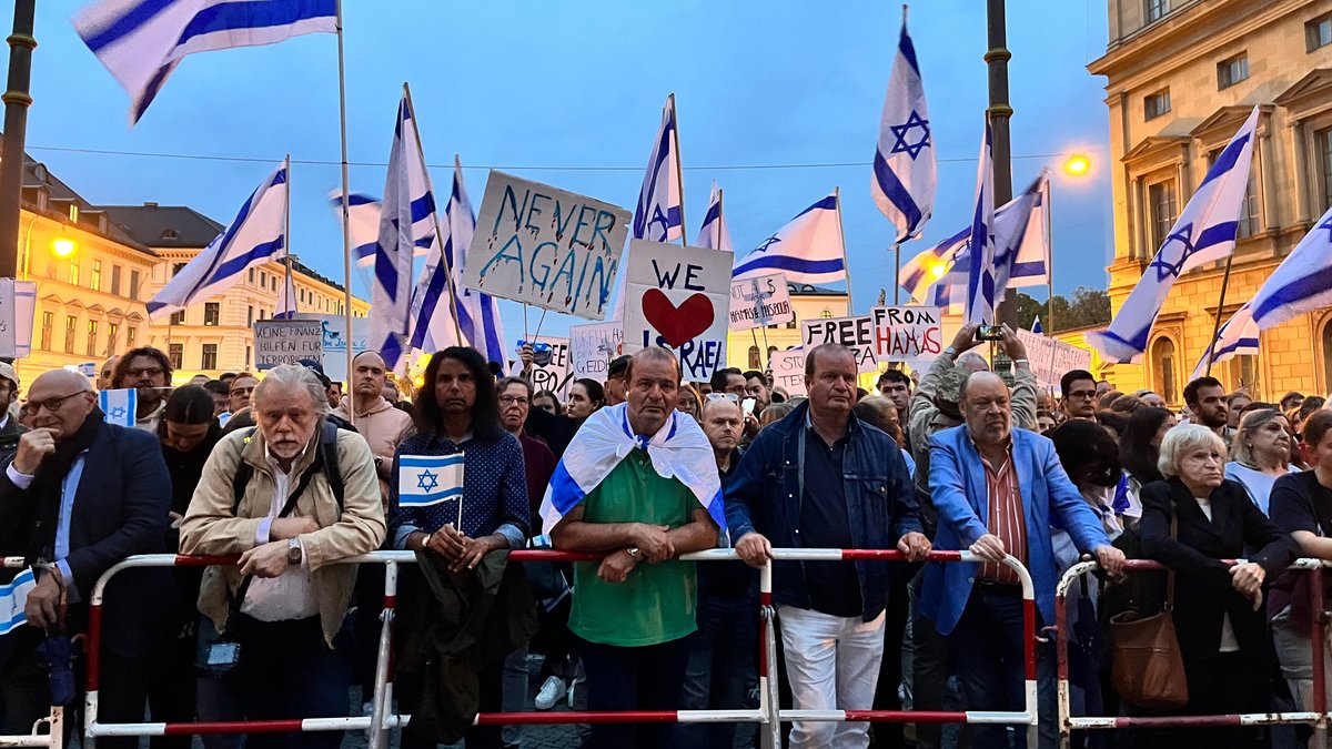 Hunderte solidarisieren sich in München mit Israel
