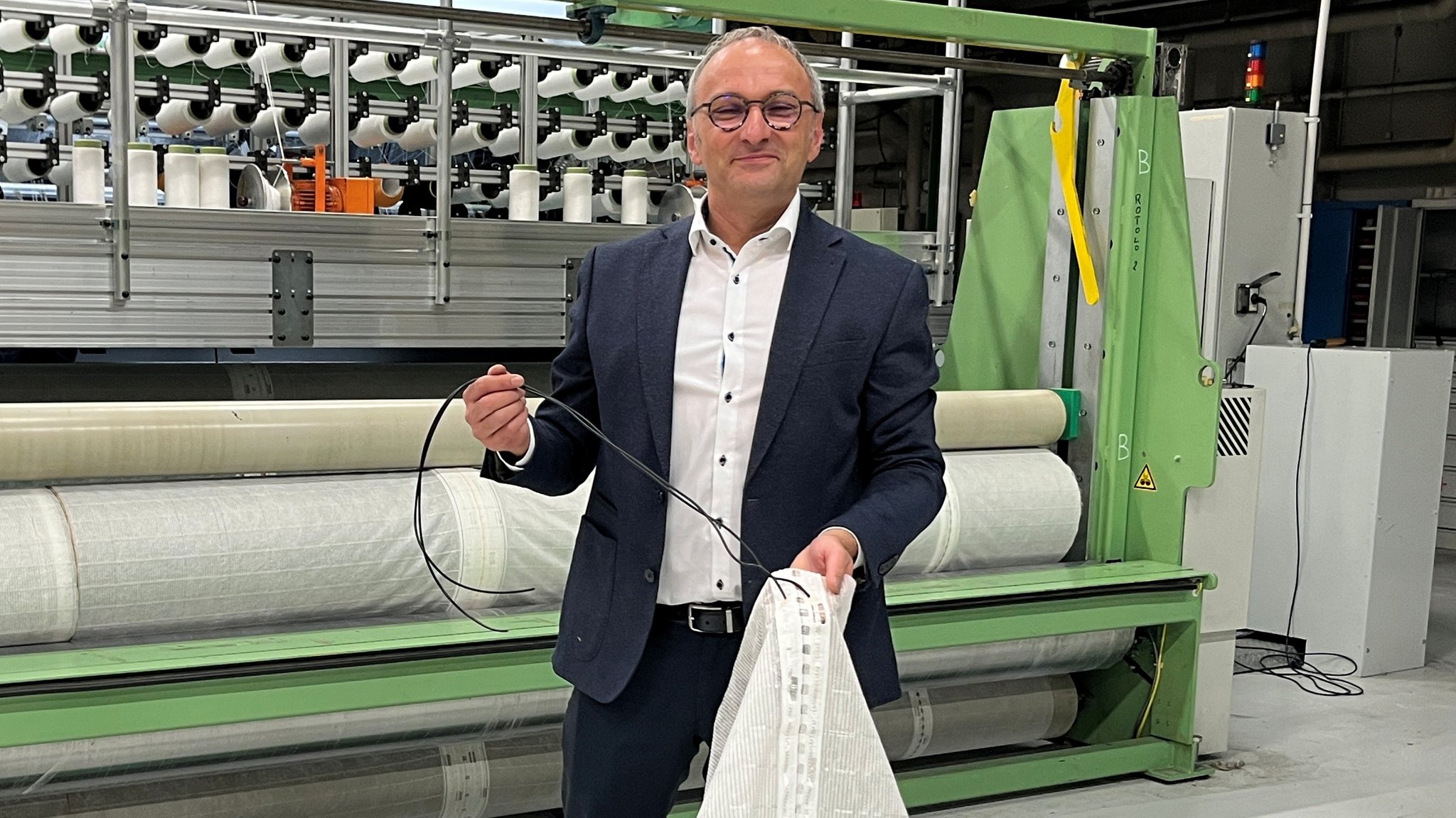 Erfinder Mario Browa mit seinem Heiztextil