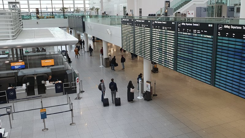 Leere Halle am Flughafen München (Foto vom 10.03.) | Bild: Birgit Grundner/BR Leere Halle am Flughafen München (Foto vom 10.03.)