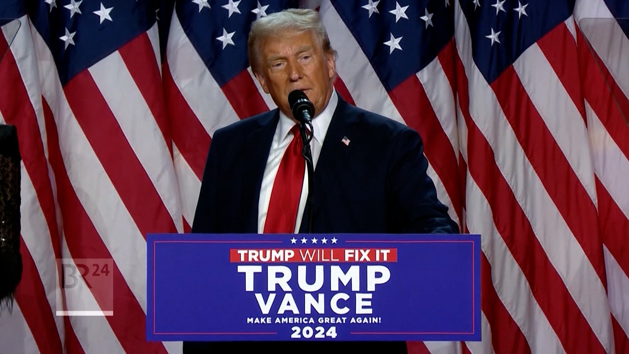 Die Erfolge der Demokraten fallen zusammen mit dem Jahrestag der Wiederwahl von Donald Trump. Seit seinem Amtsantritt hat er das Land in atemberaubendem Tempo verändert. Viele Menschen sorgen sich um die Demokratie. | Bild: Bayerischer Rundfunk 2025 Die Erfolge der Demokraten fallen zusammen mit dem Jahrestag der Wiederwahl von Donald Trump. Seit seinem Amtsantritt hat er das Land in atemberaubendem Tempo verändert. Viele Menschen sorgen sich um die Demokratie.