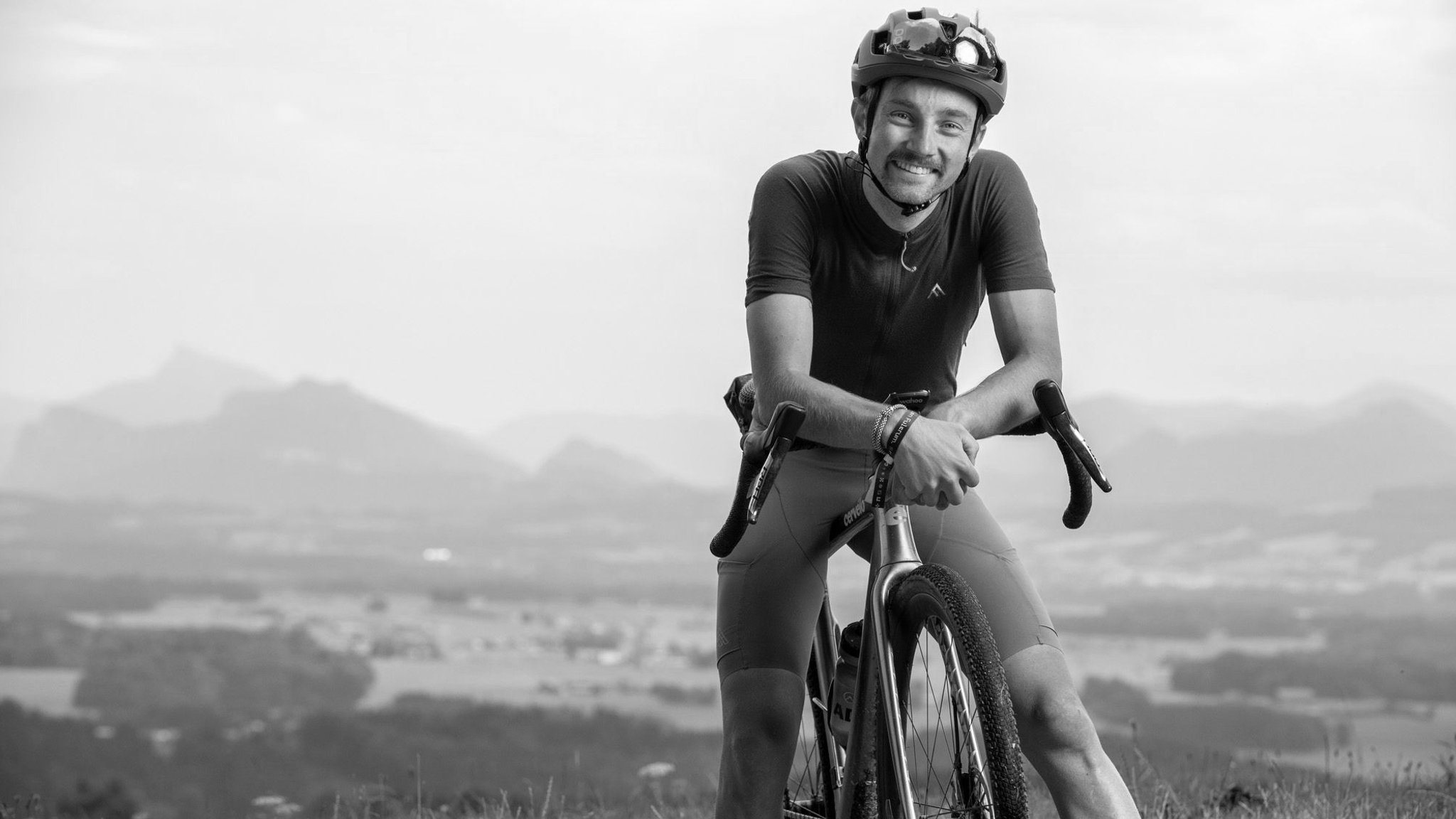 Nach dem tödlichen Unfall am Dienstagabend an der Rossfeld-Panoramastraße ist klar: Der verunglückte Radler ist der Extremsportler Max Riese. | Bild: Bildrechte: David Robinson @davidrobinsonphoto Nach dem tödlichen Unfall am Dienstagabend an der Rossfeld-Panoramastraße ist klar: Der verunglückte Radler ist der Extremsportler Max Riese.
