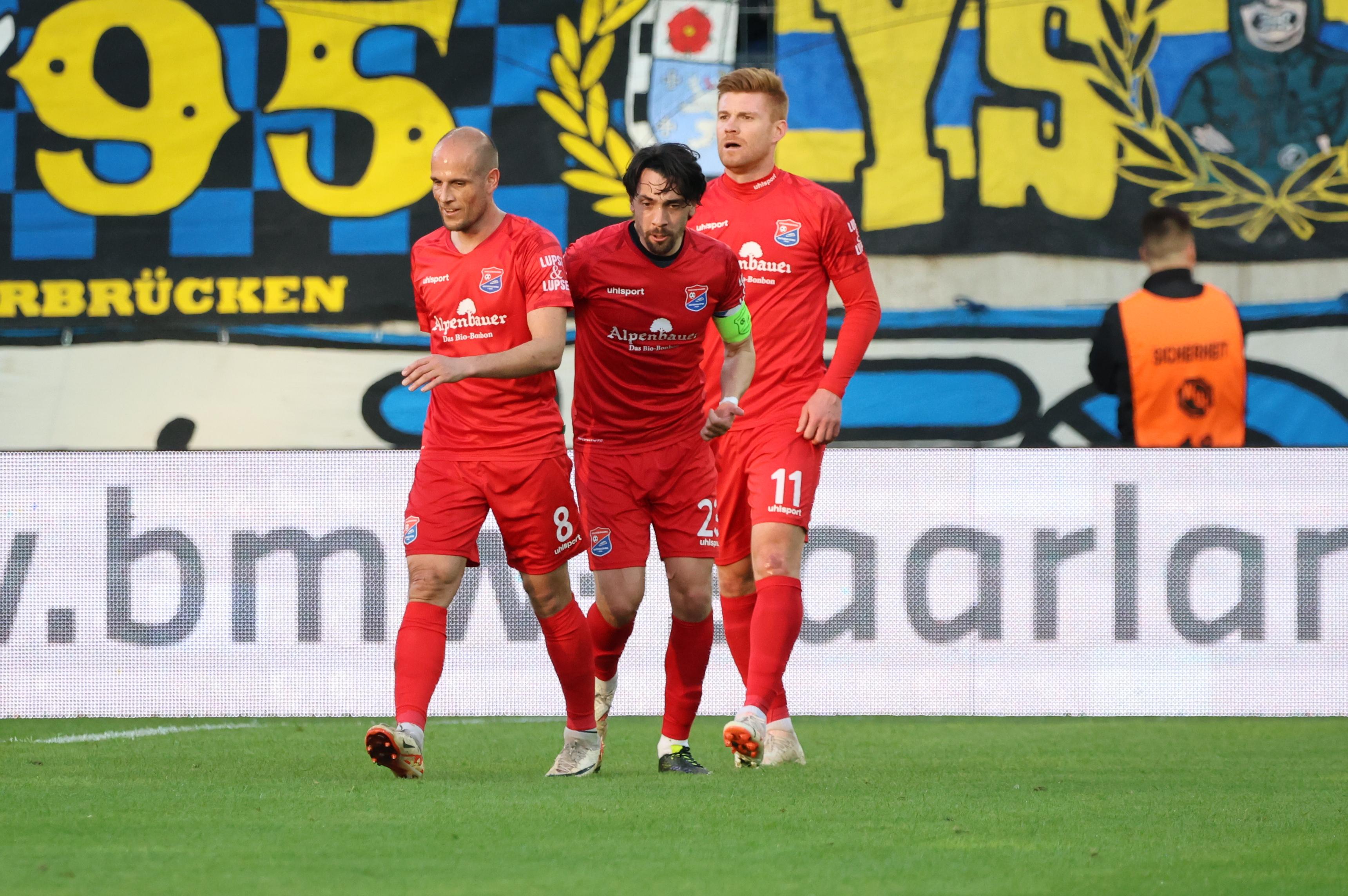 1. FC Saarbrücken - SpVgg Unterhaching, Torjubel zum 0:1, Torschütze: Mathias Fetsch 