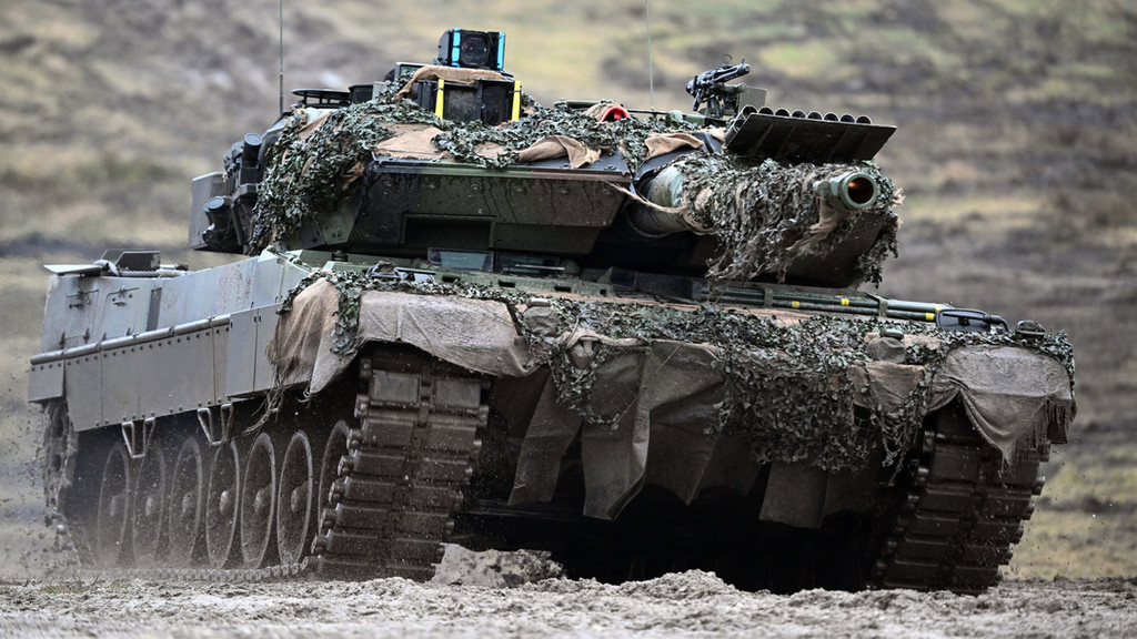 Deutschland hofft auf Panzer-Rückkauf aus der Schweiz | Bild: dpa-Bildfunk/Federico Gambarini Deutschland hofft auf Panzer-Rückkauf aus der Schweiz