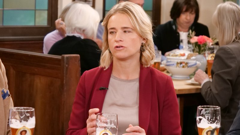 Die Präsidentin des Sozialverbands "VdK" am Sonntags-Stammtisch im BR Fernsehen | Bild: BR/Andreas Schroll Die Präsidentin des Sozialverbands "VdK" am Sonntags-Stammtisch im BR Fernsehen