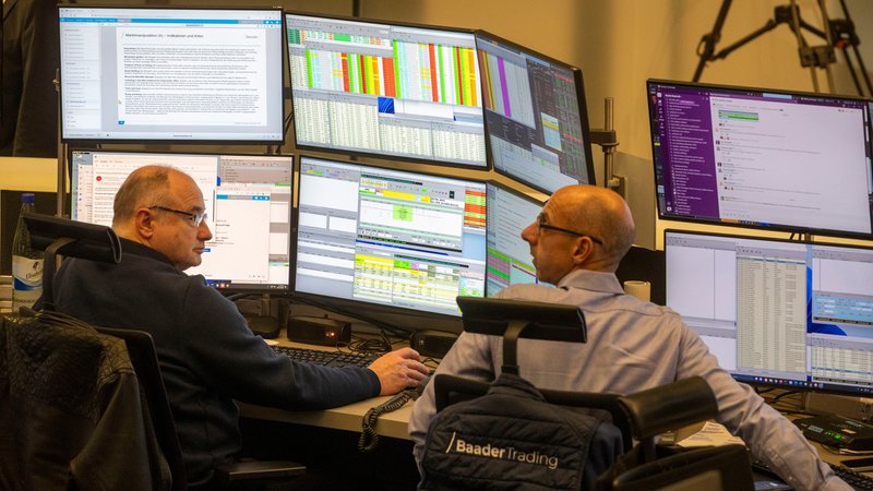 Symbolbild: Börsenhändler | Bild: picture alliance/dpa | Helmut Fricke Symbolbild: Börsenhändler