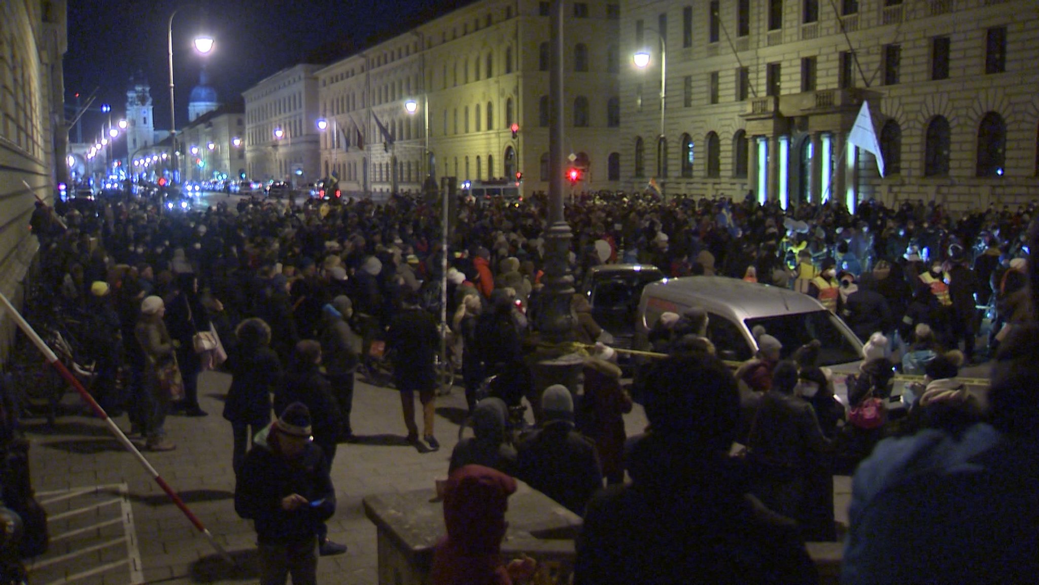 Demo gegen Corona-Maßnahmen trotz Ausgangssperre in München