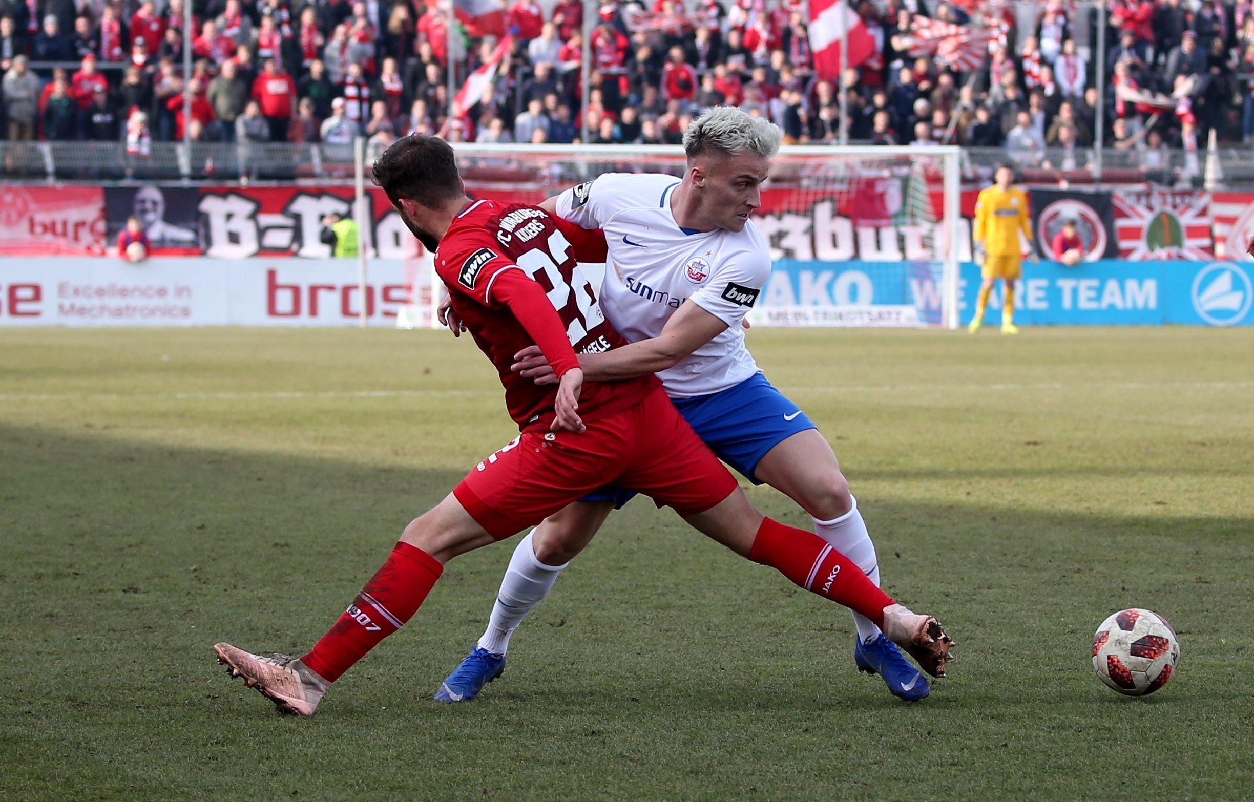 Spielszene Würzburg - Rostock aus der Saison 2018/19 | Bild: picture-alliance/dpa Spielszene Würzburg - Rostock aus der Saison 2018/19