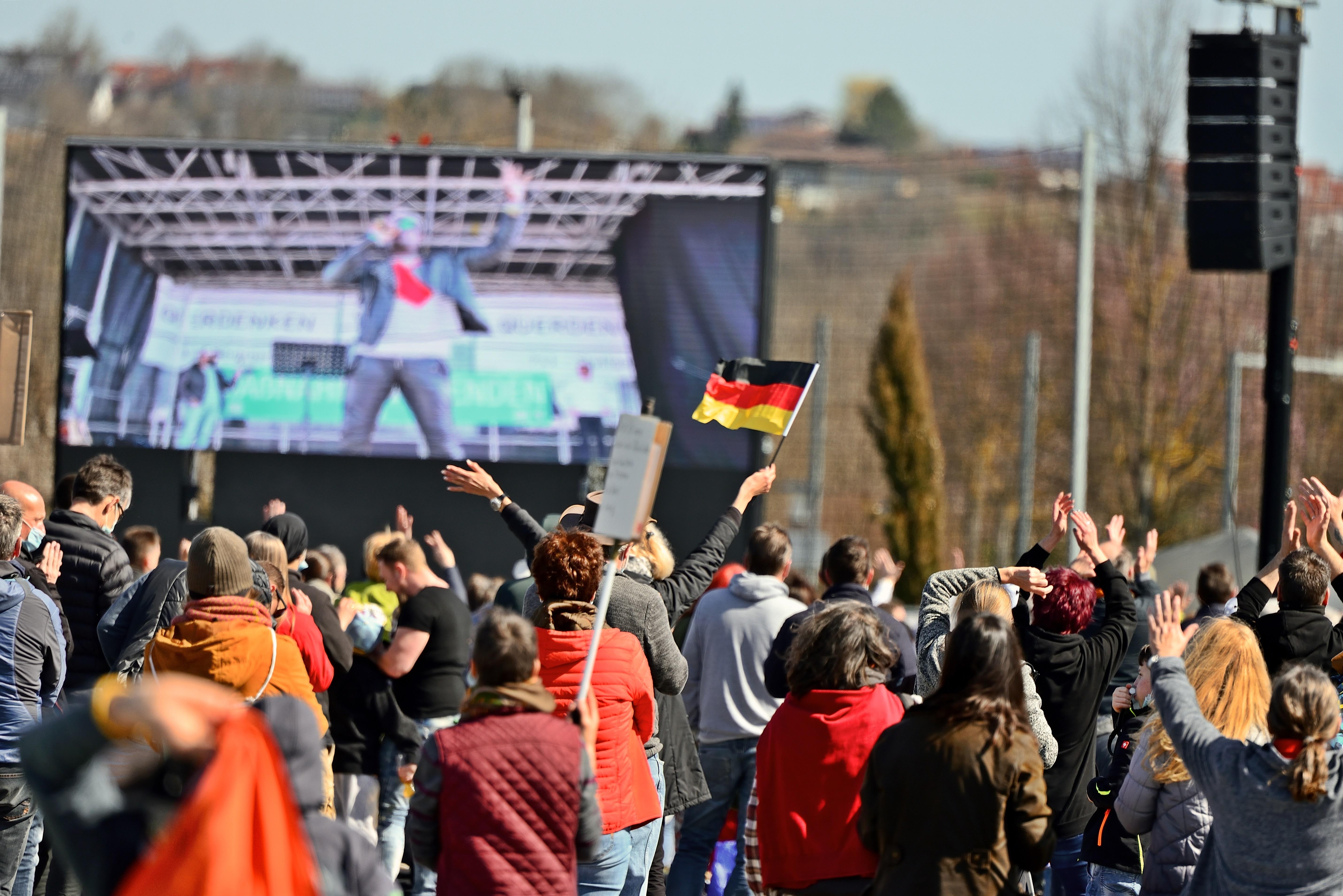 Verfassungsschutz Beobachtet "Querdenker" Nun Bundesweit | BR24