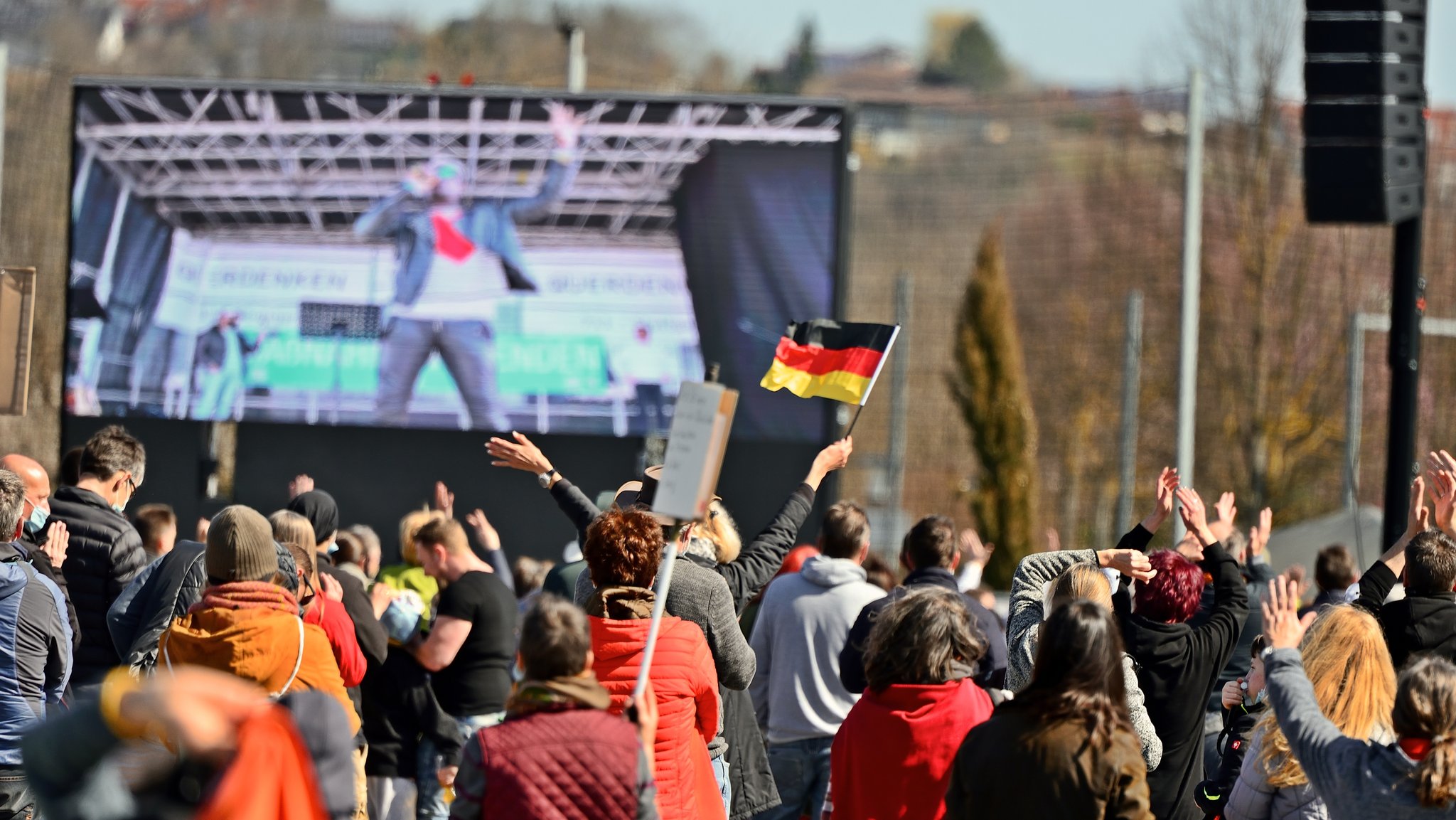 Szene einer Veranstaltung der sogenannten "Querdenker"