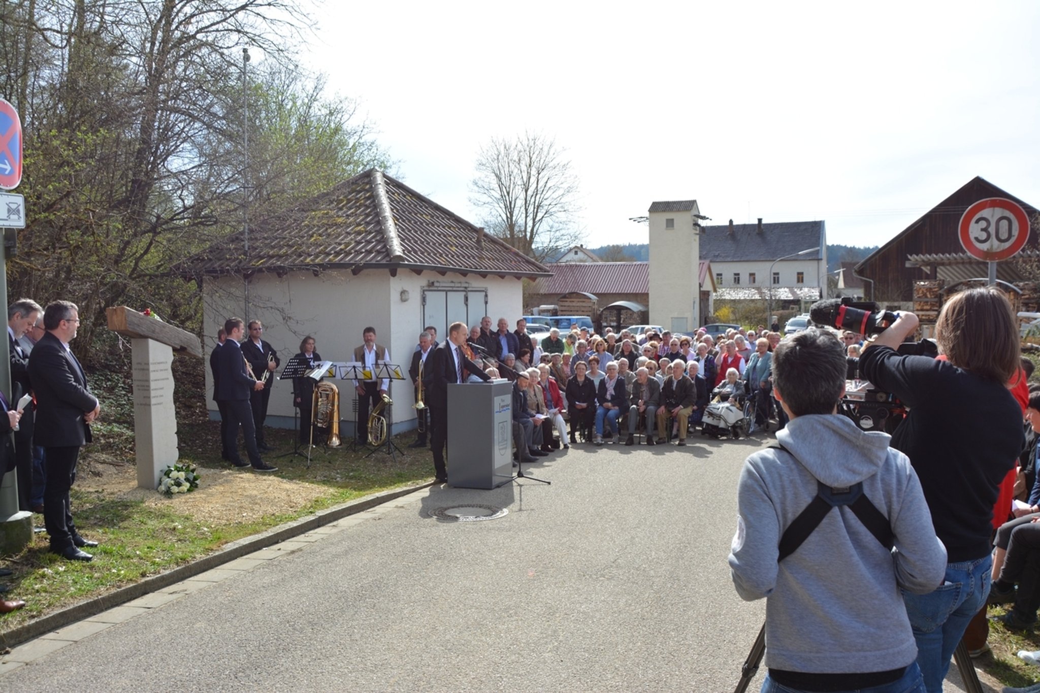 Mahnmale erinnern an Todesmarsch durch Lappersdorf