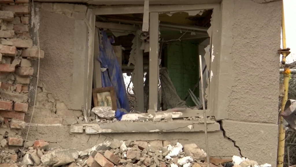 Von Raketen zerstörtes Haus in der Ukraine | Bild: BR Von Raketen zerstörtes Haus in der Ukraine