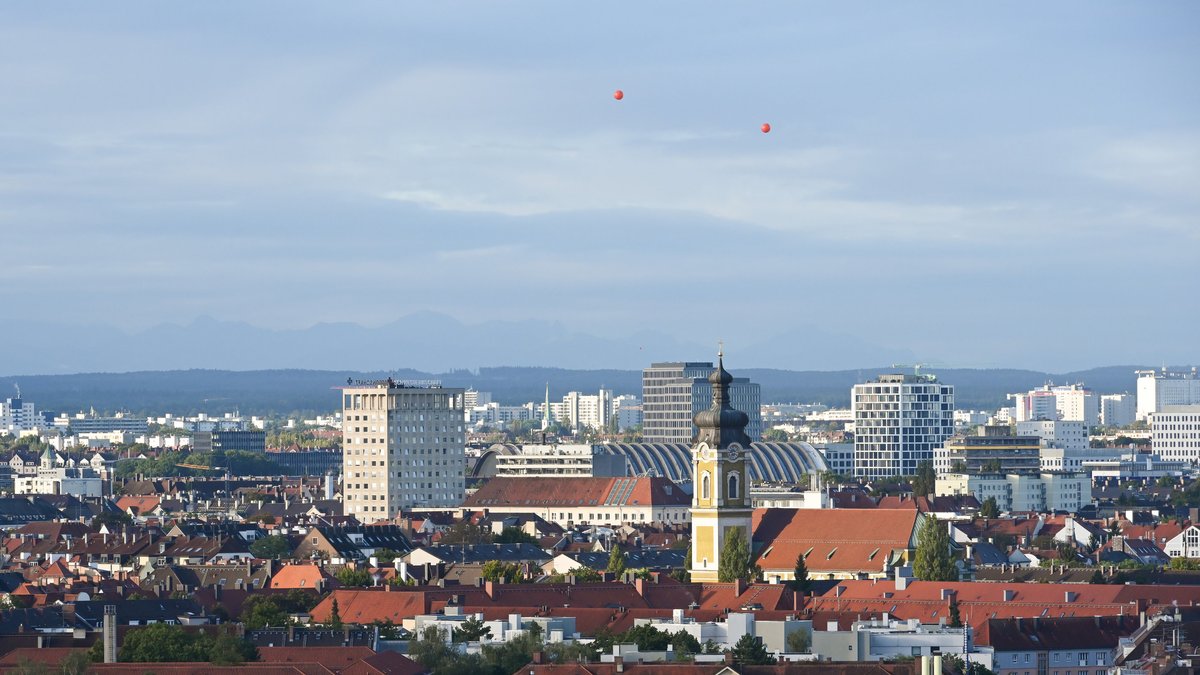Wie hoch sind 155 Meter? Ballons simulieren Münchner Hochhäuser