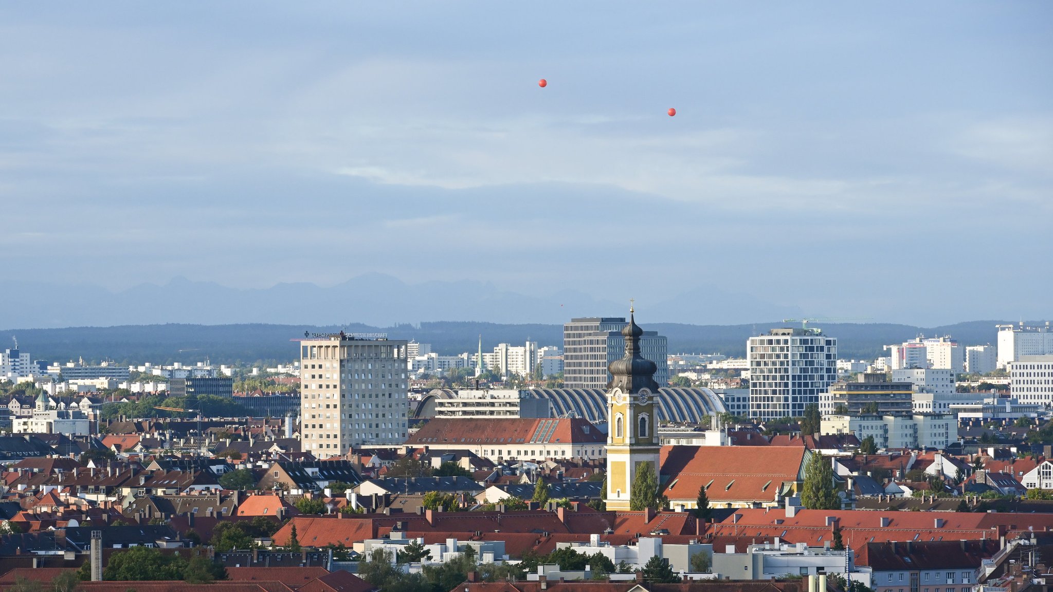 Ballons simulieren Hochhäuser in München