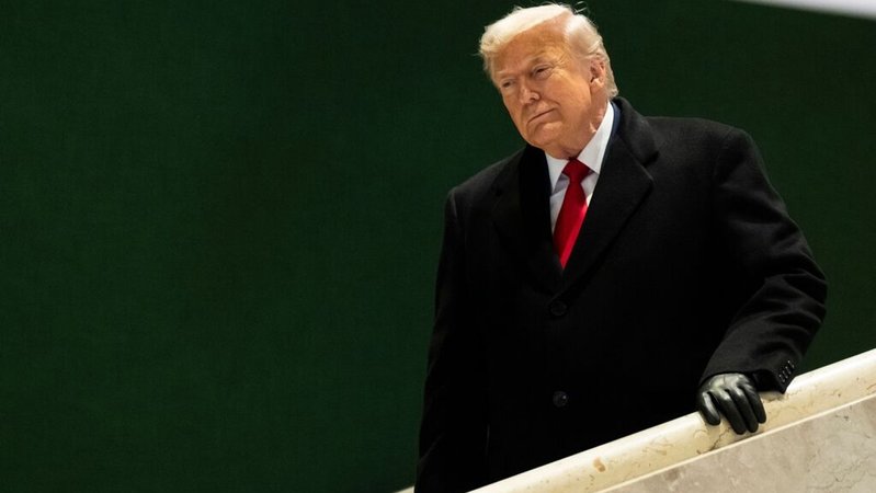 21.01.2026, Schweiz, Davos: US-Präsident Donald Trump verlässt das Weltwirtschaftsforum in Davos. Foto: Gian Ehrenzeller/KEYSTONE/dpa +++ dpa-Bildfunk +++ | Bild: dpa-Bildfunk/Gian Ehrenzeller 21.01.2026, Schweiz, Davos: US-Präsident Donald Trump verlässt das Weltwirtschaftsforum in Davos. Foto: Gian Ehrenzeller/KEYSTONE/dpa +++ dpa-Bildfunk +++