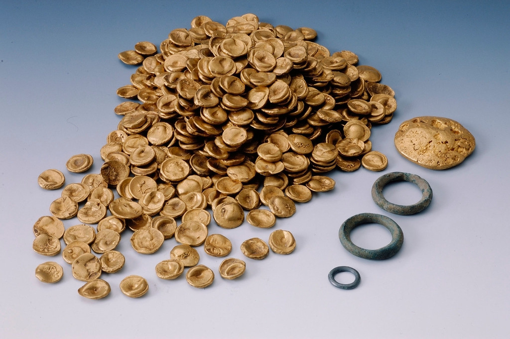 Keltische Goldmünzen. Der größte keltische Goldfund des 20. Jahrhunderts wurde 1999 bei Manching gefunden. Nun wurde der Goldschatz von Einbrechern gestohlen.