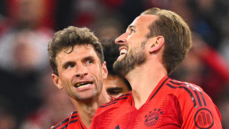 20.10.2024, Bayern, München: Fußball, Bundesliga, FC Bayern München - VfB Stuttgart, Spieltag 7, Allianz Arena, Münchens Harry Kane (r) bejubelt sein Tor zum 2:0 mit Thomas Müller. | Bild: dpa-Bildfunk/Tom Weller 20.10.2024, Bayern, München: Fußball, Bundesliga, FC Bayern München - VfB Stuttgart, Spieltag 7, Allianz Arena, Münchens Harry Kane (r) bejubelt sein Tor zum 2:0 mit Thomas Müller.