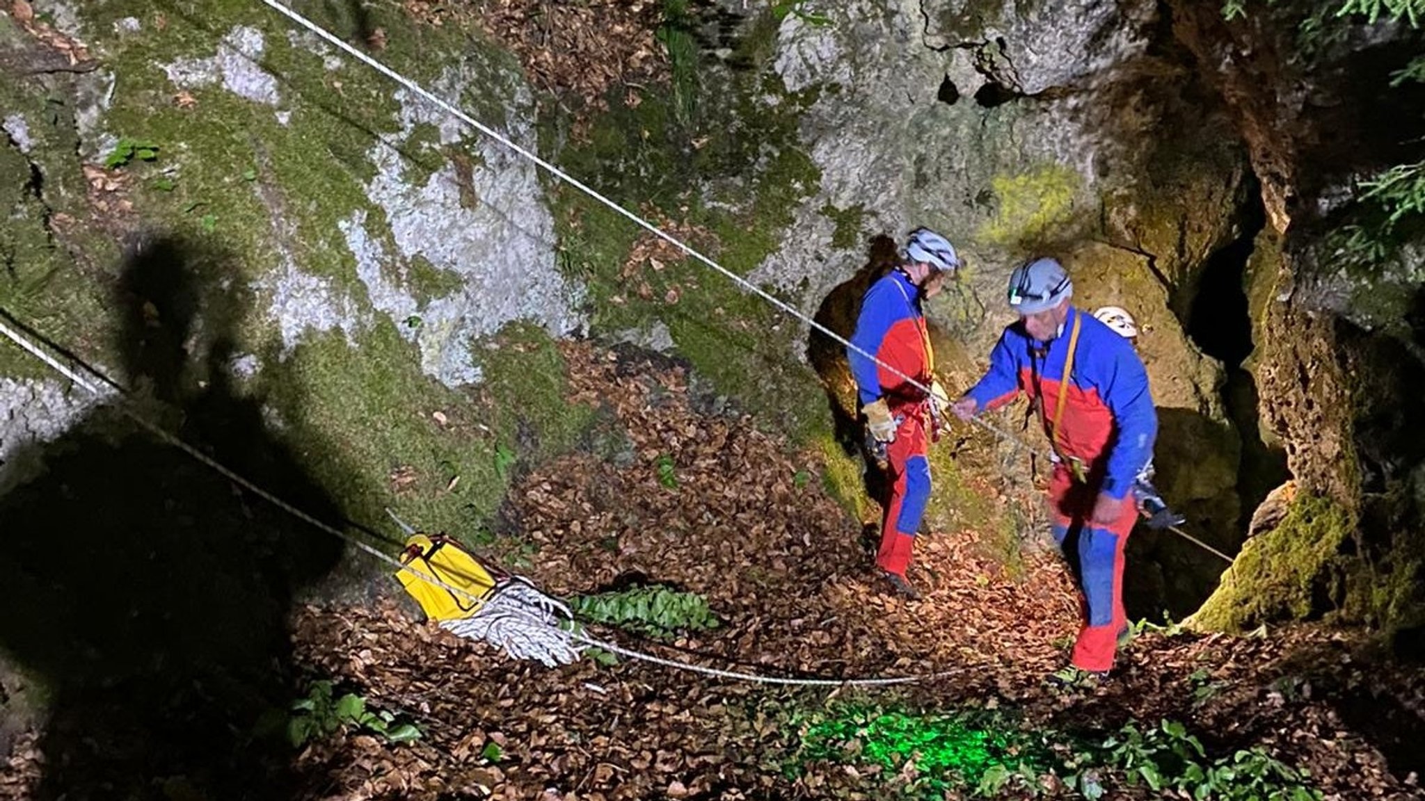 Rettungseinsatz in der Bismarckgrotte bei Hirschbach