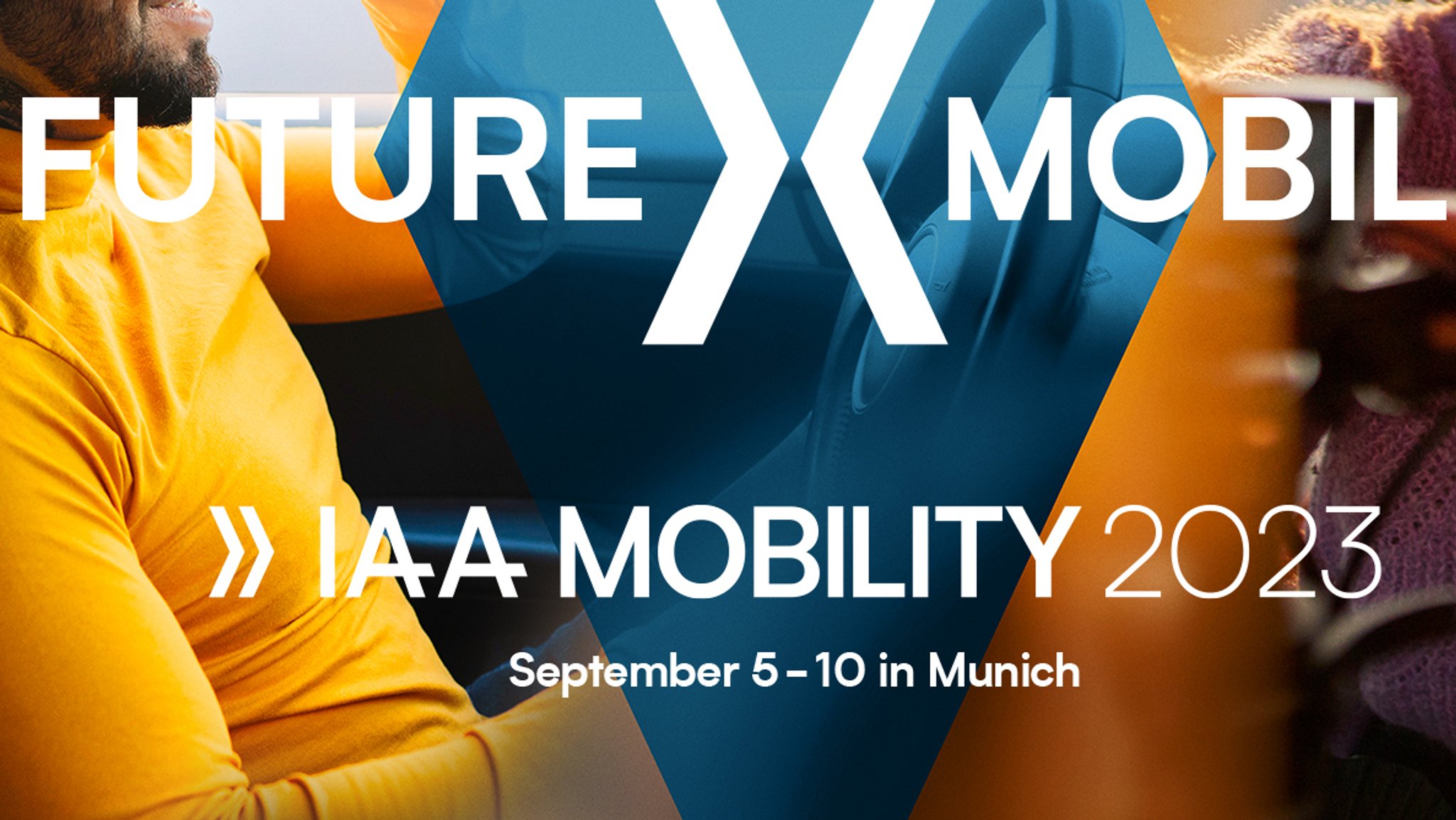 Ein Mann am Steuer eines Autos, darüber der Schriftzug "IAA Mobility 2023"