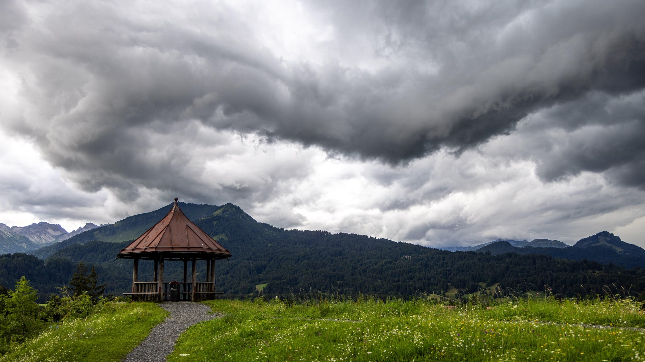Sommer macht Pause: Gewitter und Starkregen in Bayern