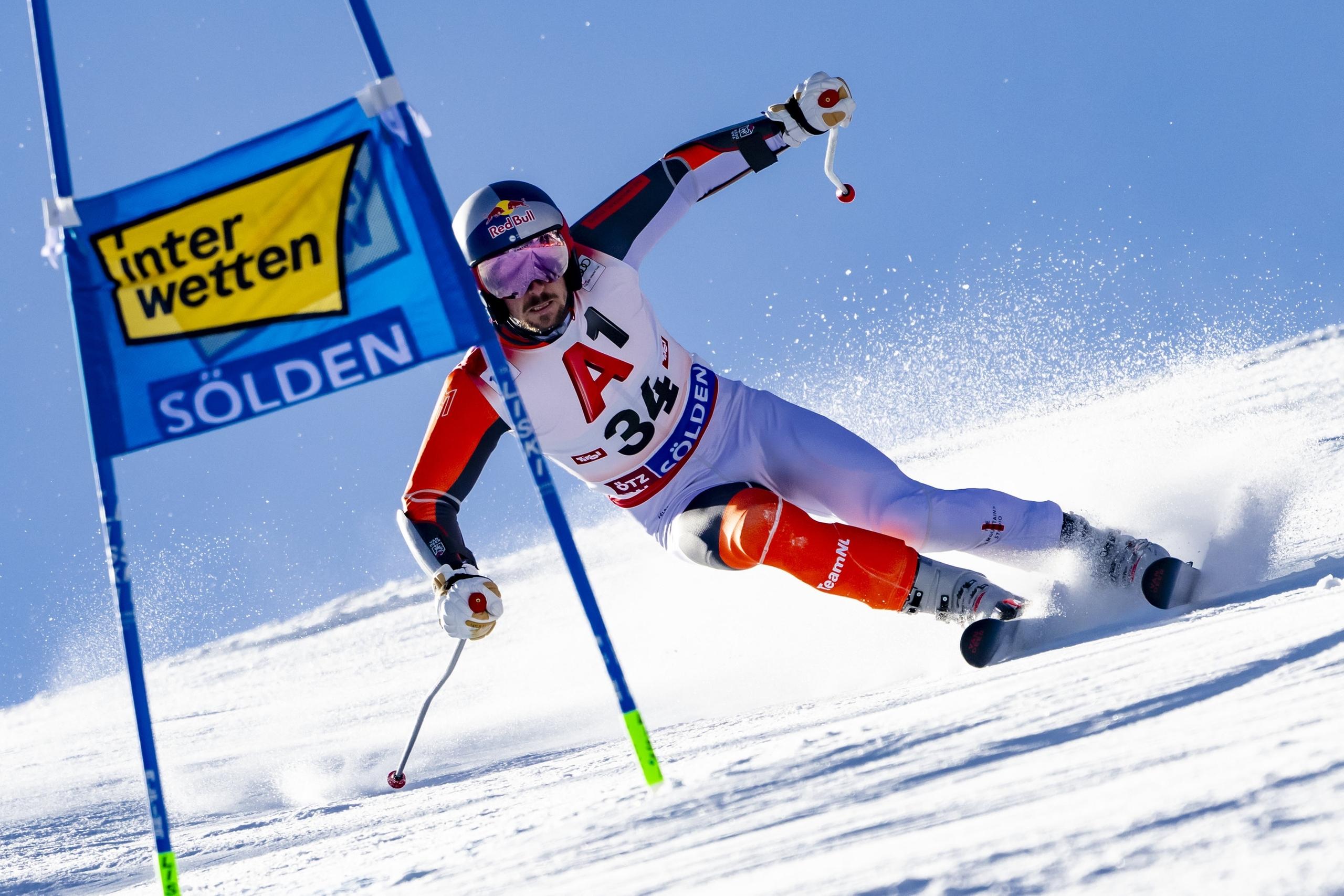 27.10.2024, Österreich, Sölden: Ski alpin, Weltcup, Riesenslalom, Herren, 1. Durchgang in Sölden: Marcel Hirscher (Niederlande) in Aktion. Foto: Jean-Christophe Bott/KEYSTONE/dpa +++ dpa-Bildfunk +++