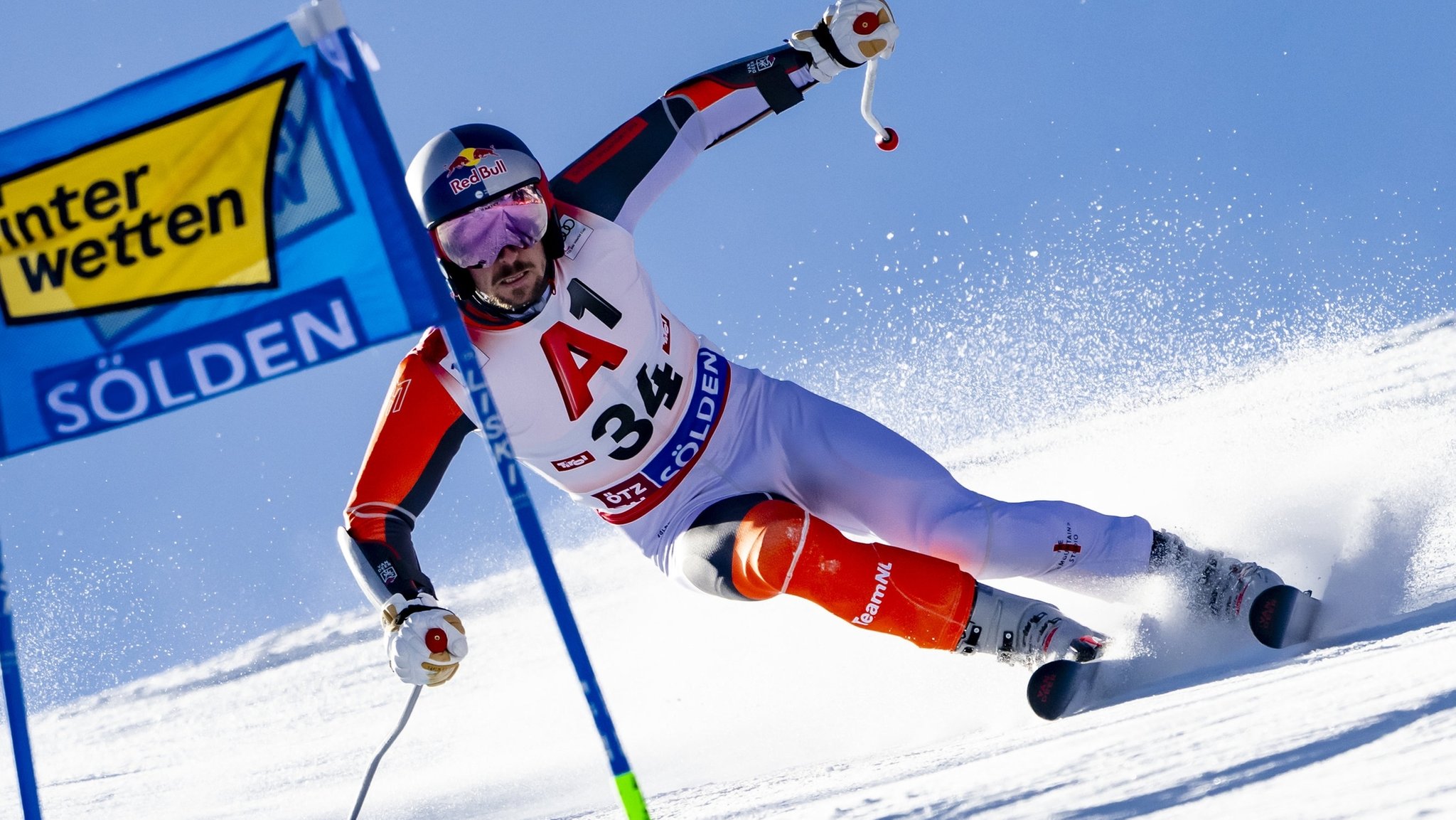 27.10.2024, Österreich, Sölden: Ski alpin, Weltcup, Riesenslalom, Herren, 1. Durchgang in Sölden: Marcel Hirscher (Niederlande) in Aktion. Foto: Jean-Christophe Bott/KEYSTONE/dpa +++ dpa-Bildfunk +++